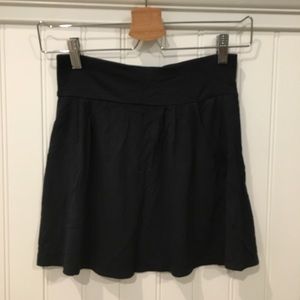 Soft black knit skirt- with pockets!